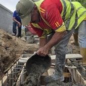 Gobierno Bolivariano construye tanquillas de protección de válvulas en Villa Libertad.